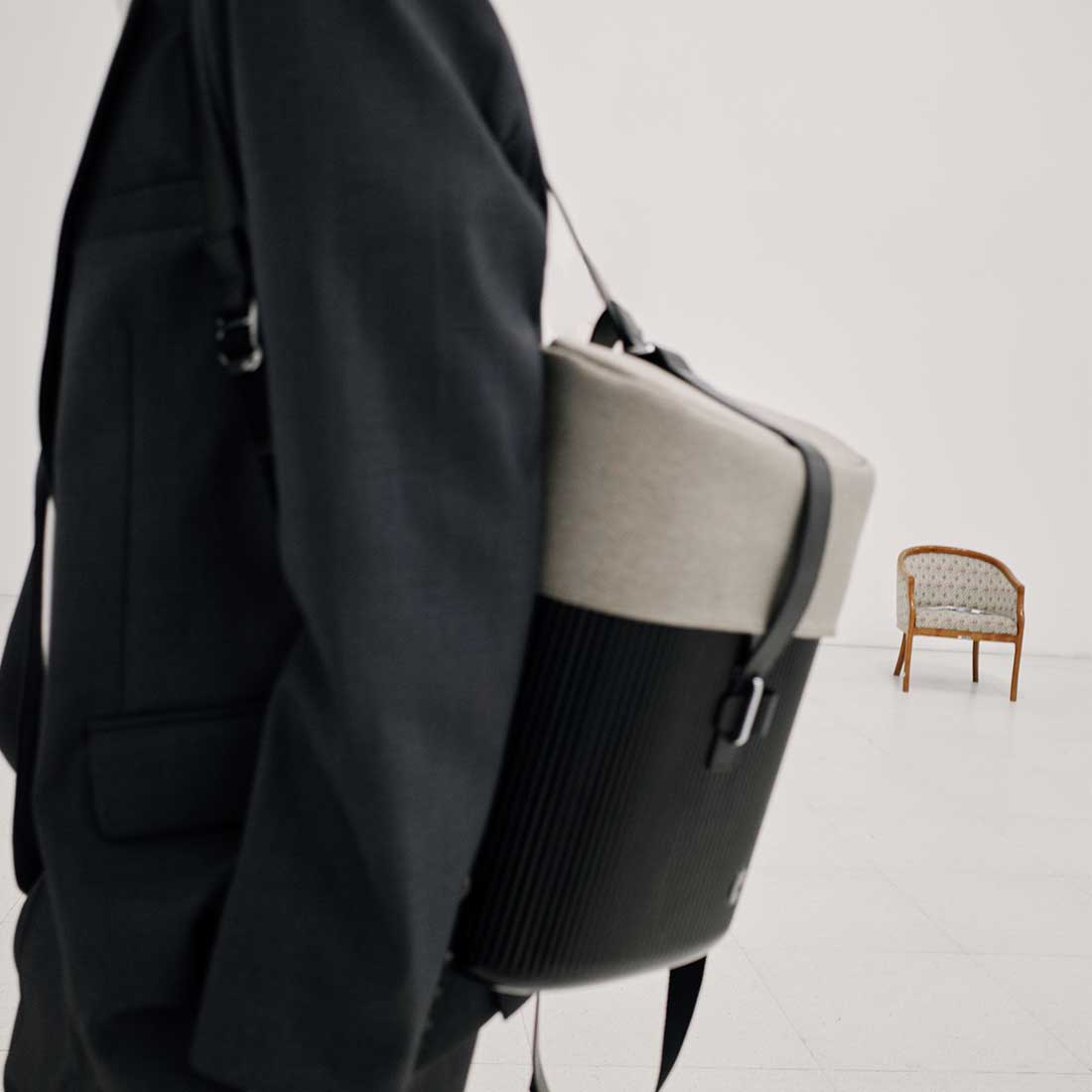 ITO | PISTACHIO BACKPACK CHARCOAL 開心果硬殼後背包 炭黑