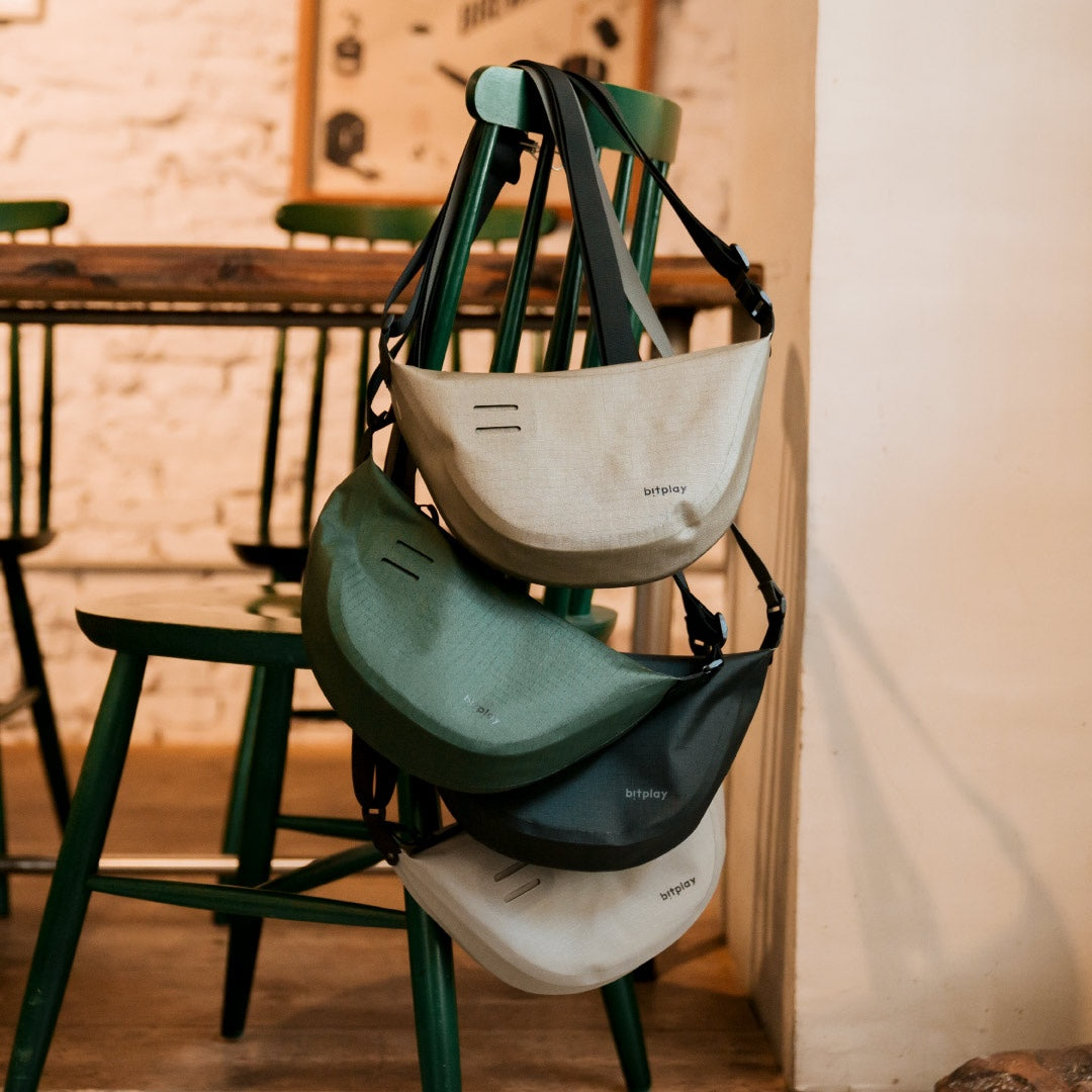 bitplay | AquaSeal 海馬包 2.5L 全防水半月側背包 沙色