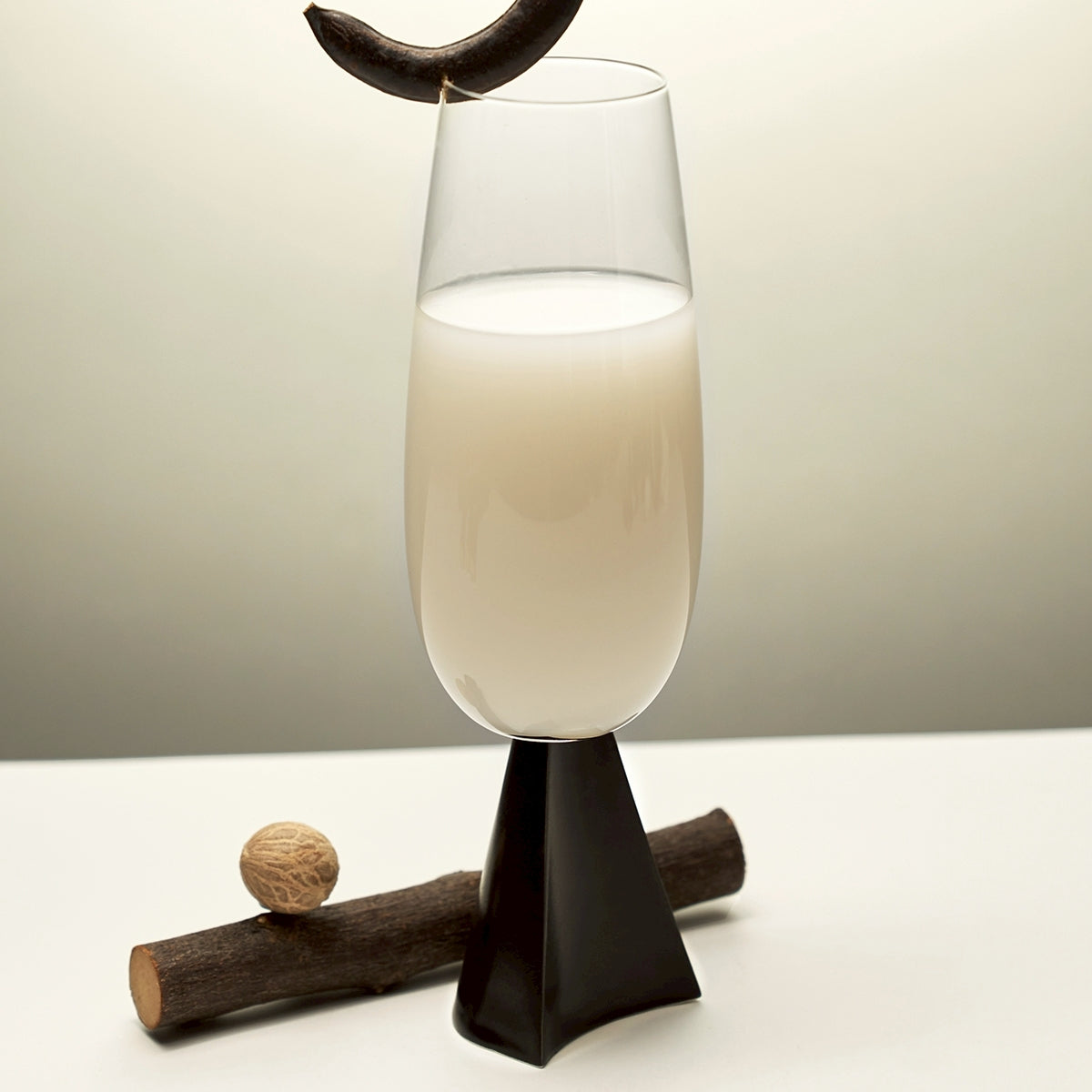KONTEN | Black Slim Hoof Flute 黑蹄杯 高腳杯