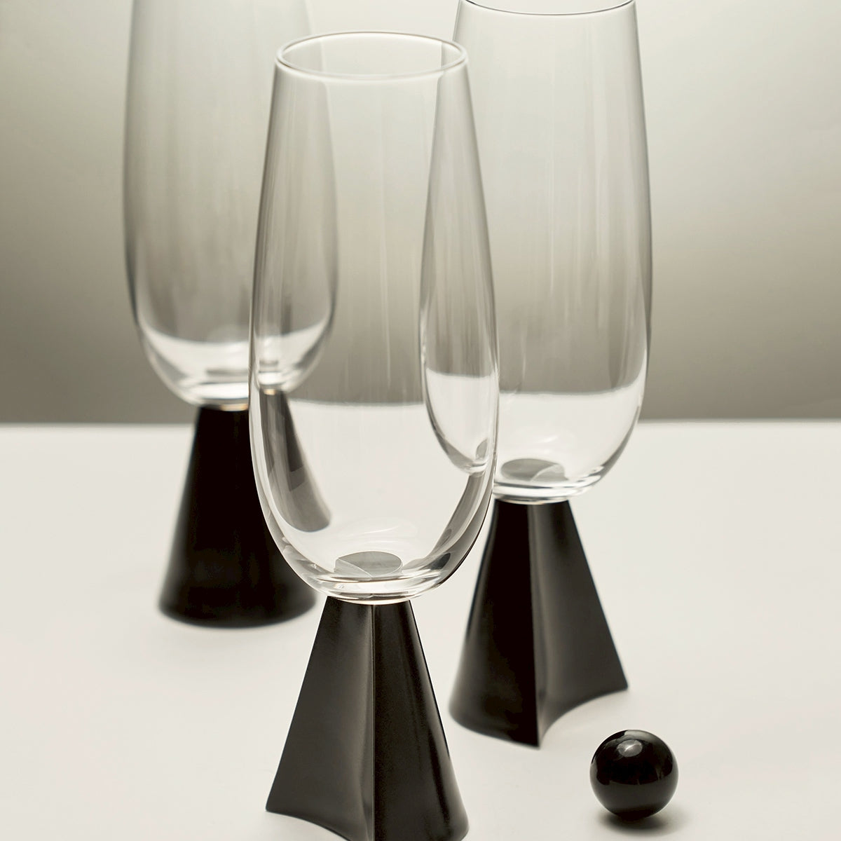 KONTEN | Black Slim Hoof Flute 黑蹄杯 高腳杯