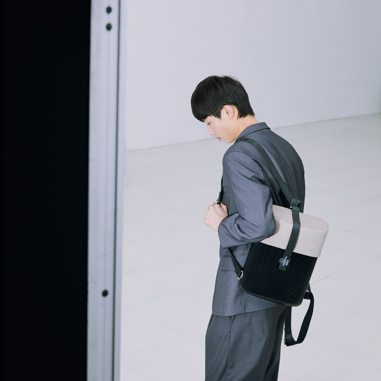 ITO | PISTACHIO BACKPACK CHARCOAL 開心果硬殼後背包 炭黑