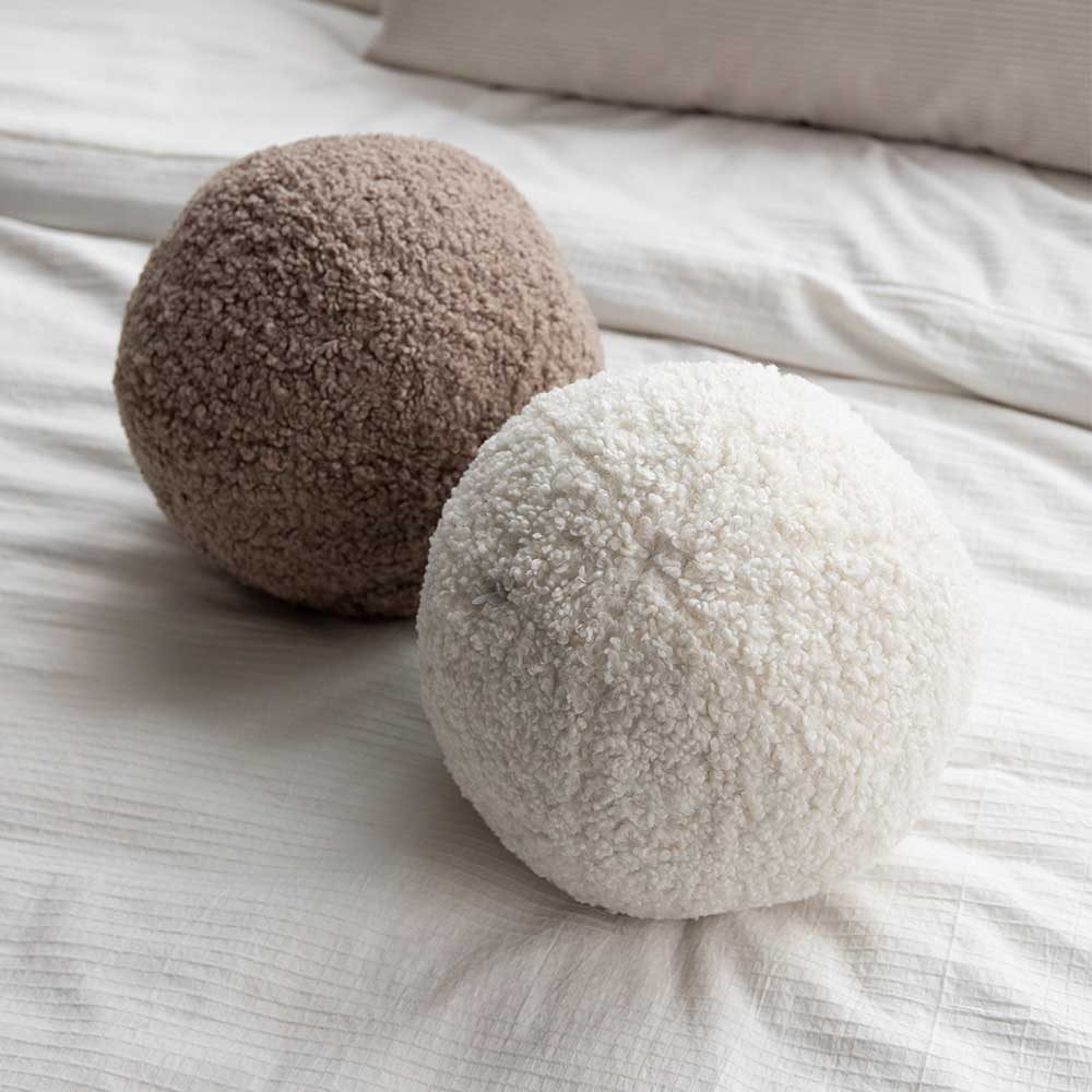 grado |  Sesame Ball Cushion 麻球抱枕