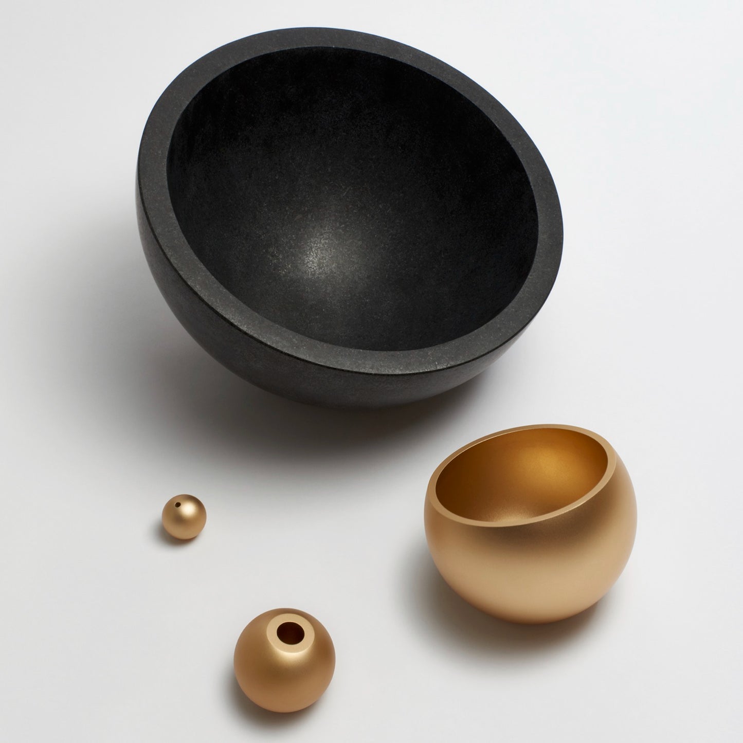 WUU | Shell Container - Gold 壳容器 黑