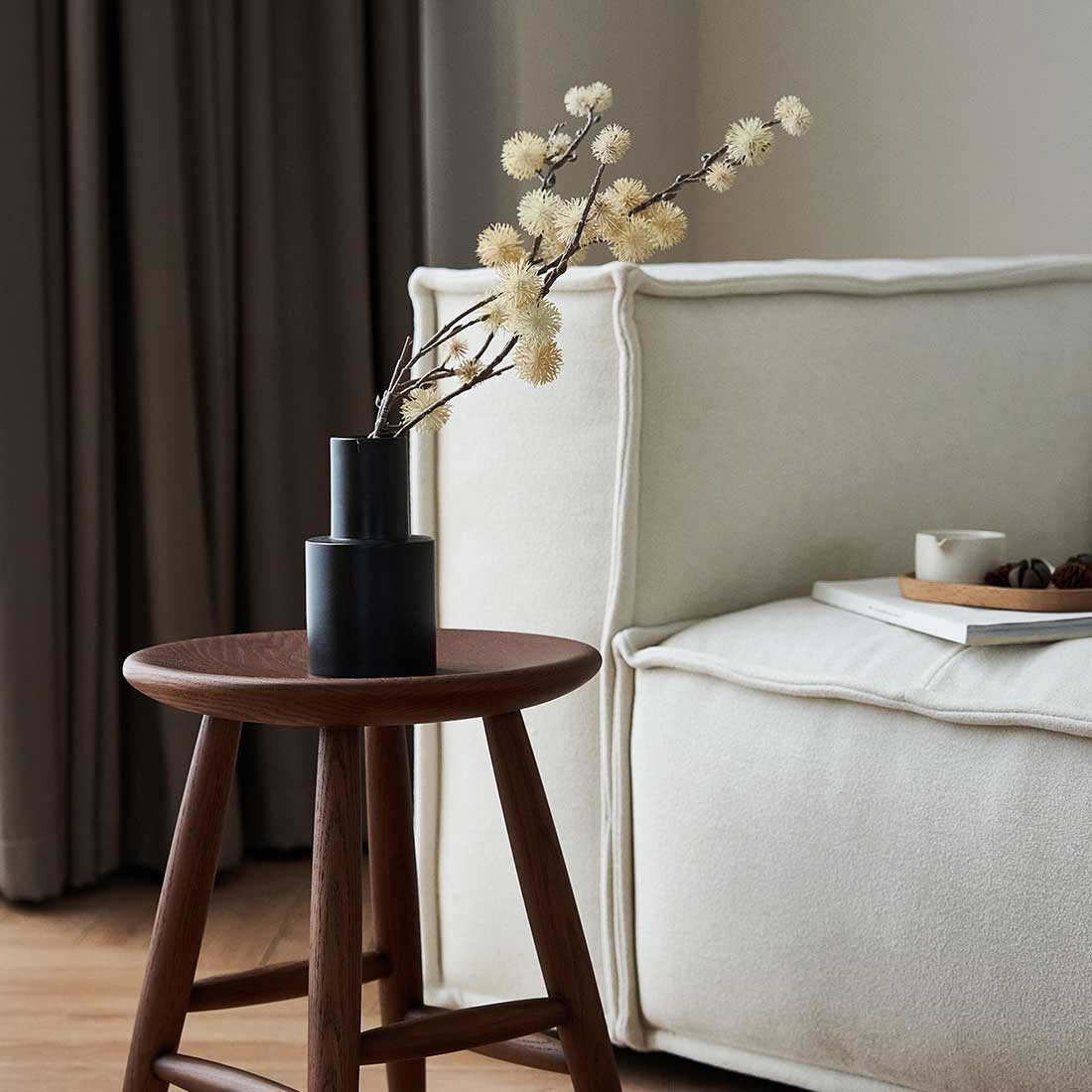 grado | Lotus Leaf Stool 荷葉坐凳