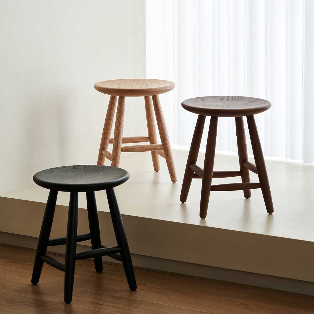 grado | Lotus Leaf Stool 荷葉坐凳