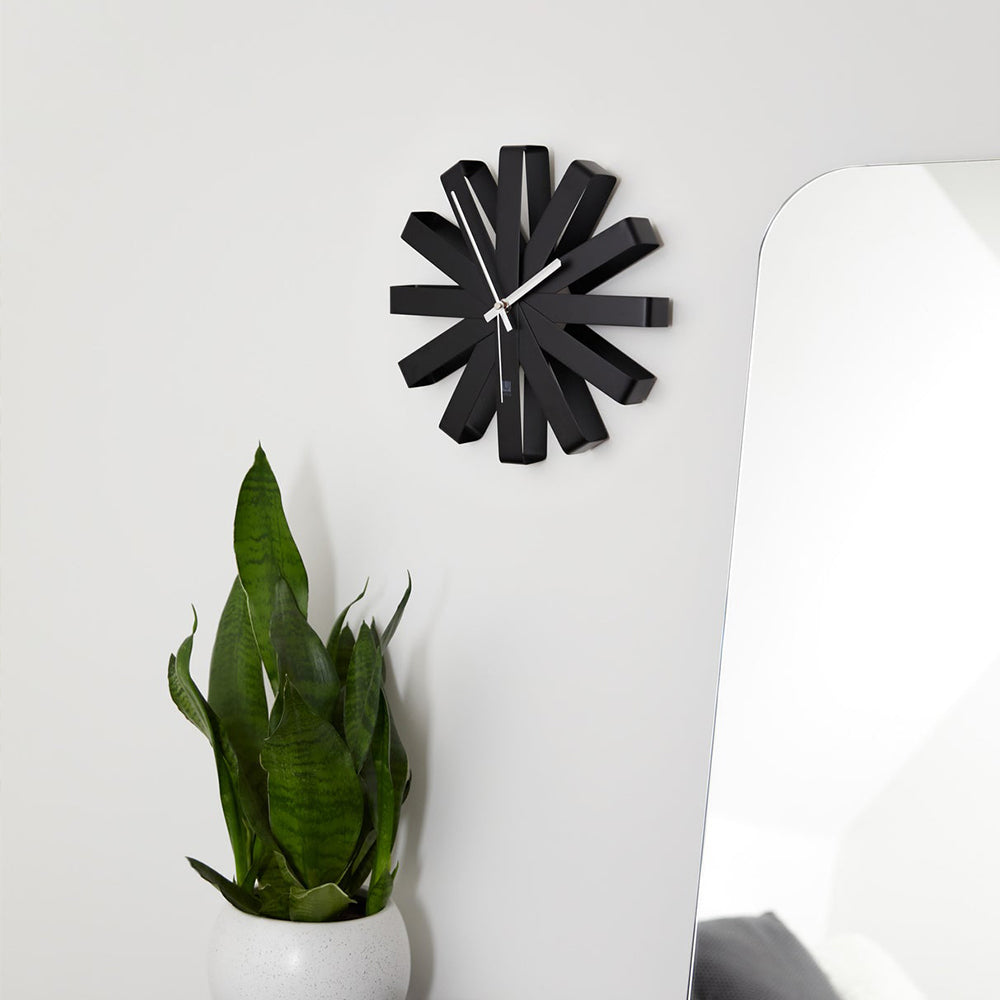 umbra | RIBBON WALL CLOCK 掛鐘