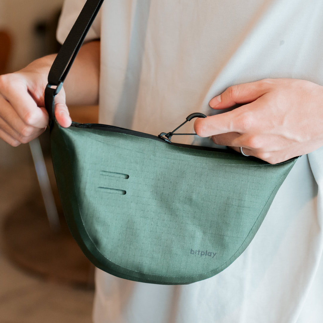 bitplay |  AquaSeal 海馬包 2.5L 全防水半月側背包 沙色