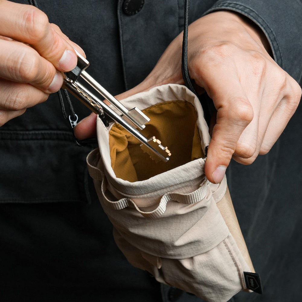 bitplay |  Essential Series 手機包 黑