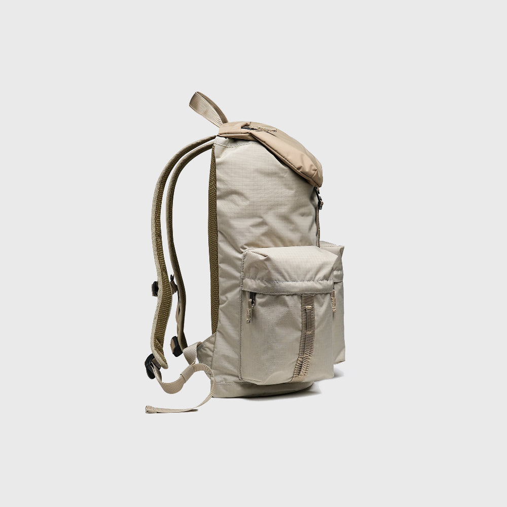 bitplay |  Lite backpack 防潑水輕量後背包 柔沙灰