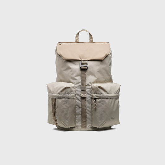 bitplay |  Lite backpack 防潑水輕量後背包 柔沙灰