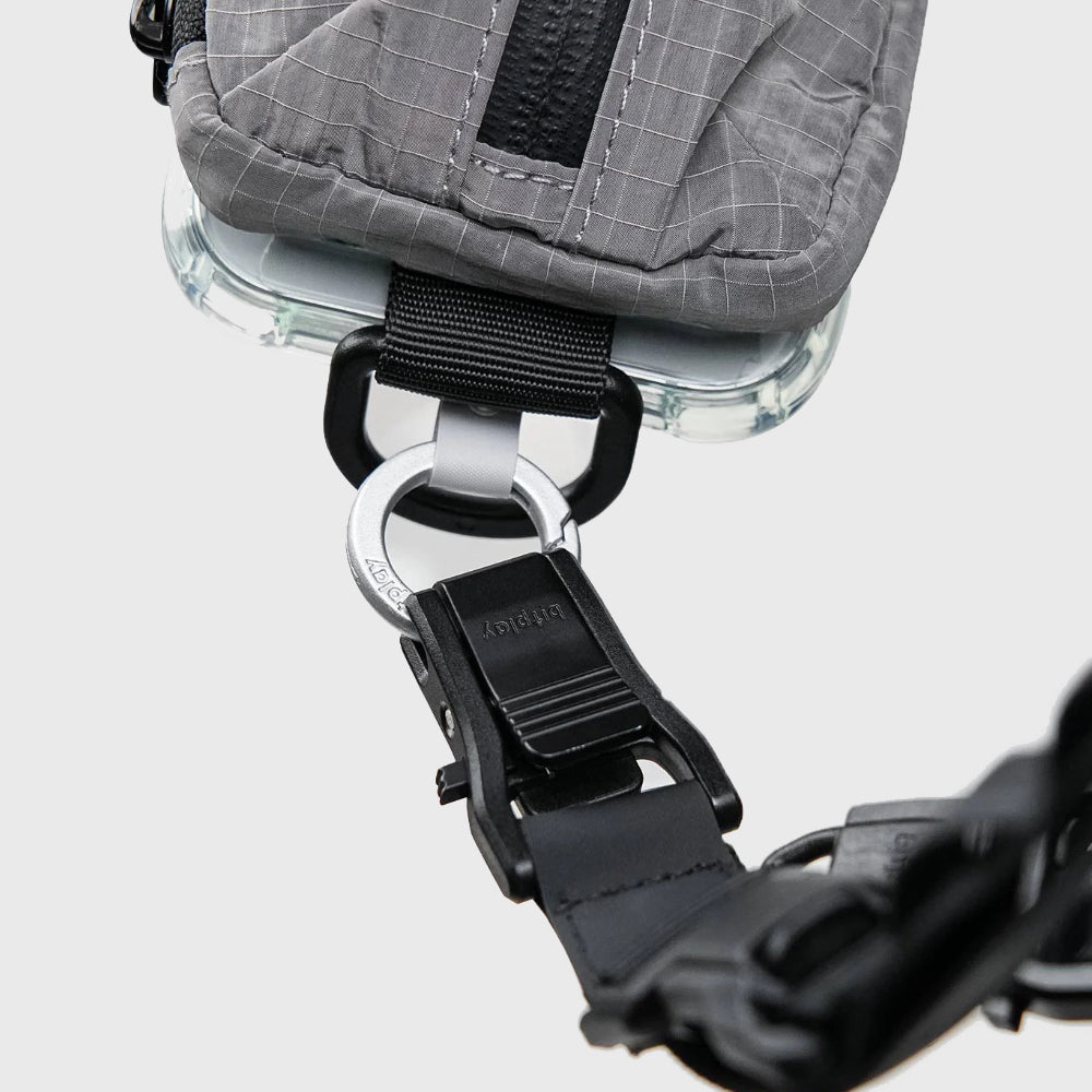 bitplay |  磁吸隨行小包 霧灰綠